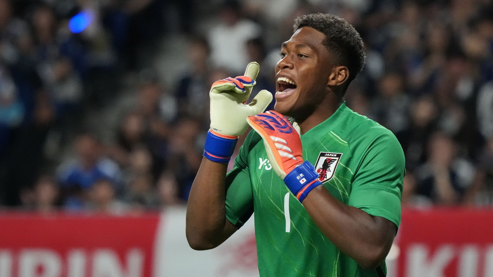 ミランが守護神退団に備え鈴木彩艶に注目か…フライブルクGKも候補に